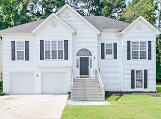 130 Harbour Lake Dr, Fayetteville, GA 30215