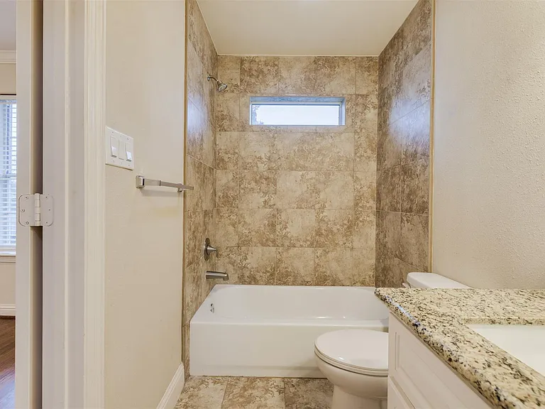 430 Pecore St #A — Photo 7