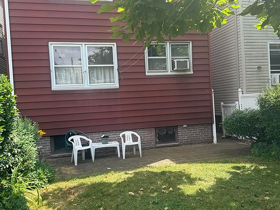 3rd image of 121 W 6th St