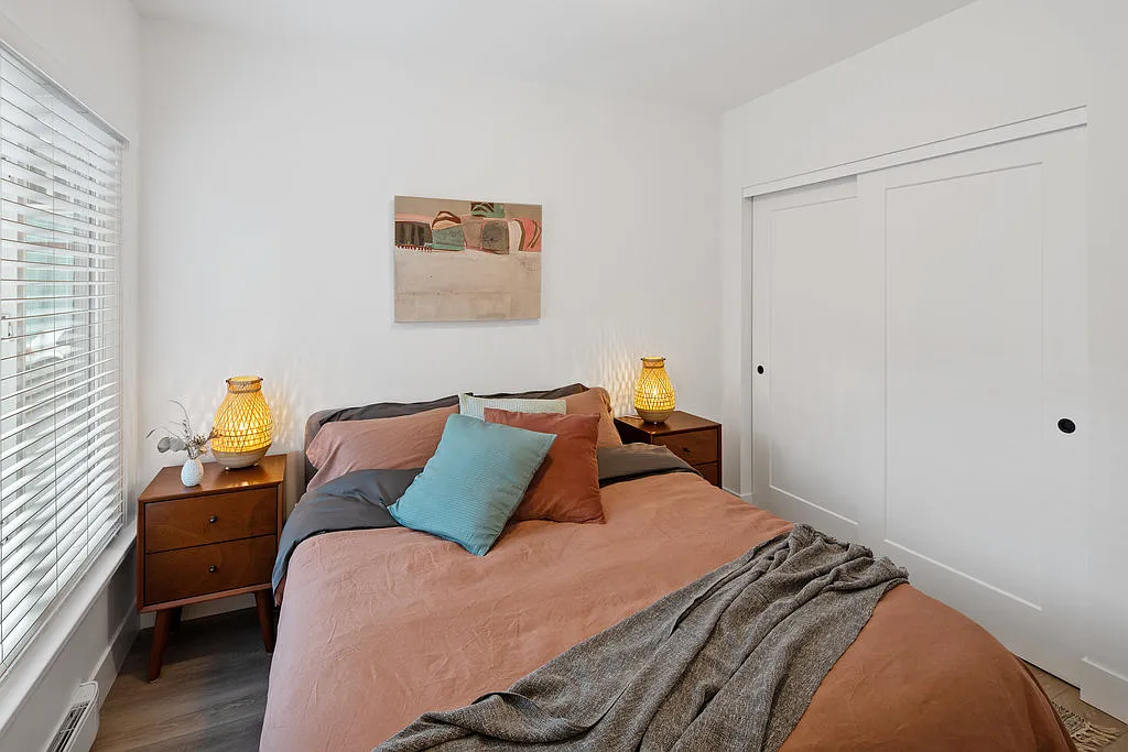 2 bed, 1200 sqft, $4,500 — Photo 3