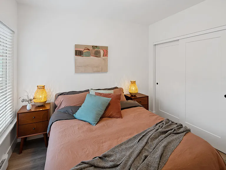 412 412/414 Superior St #412 — Photo 3