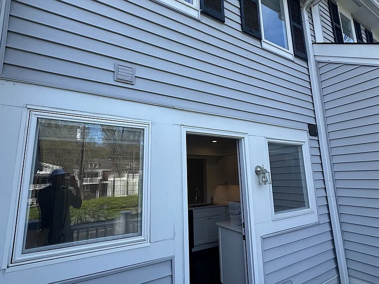 1208 Corbett St — Photo 3