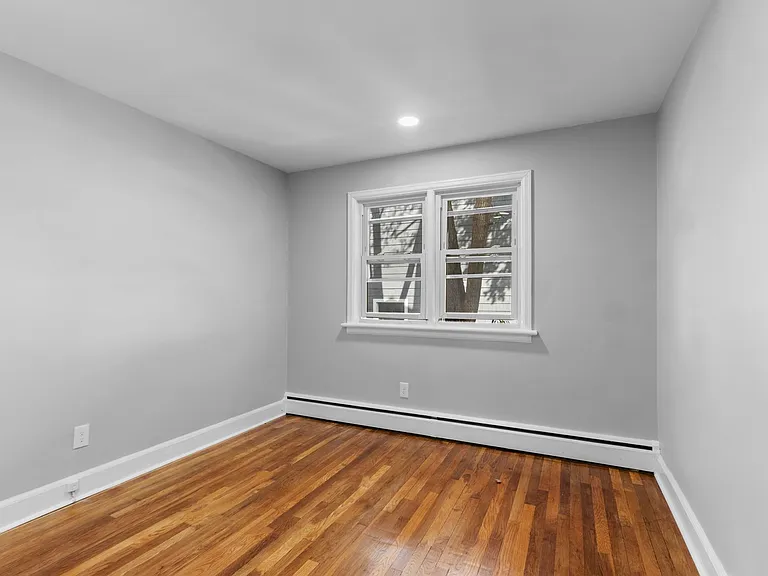 26 Golden Hill St — Photo 5