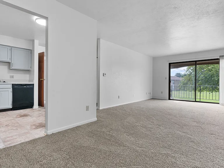 Creekside Terre Apartments — Photo 9
