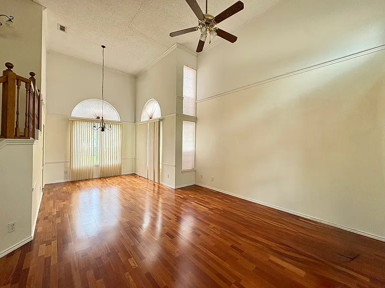 2212 Chasefield Dr — Photo 2