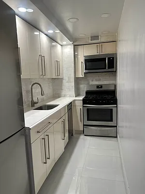 Rented by AZ REALTY NYC LLC | media 22