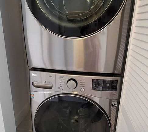 3rd image of 1123 S Swall Dr Floor 1