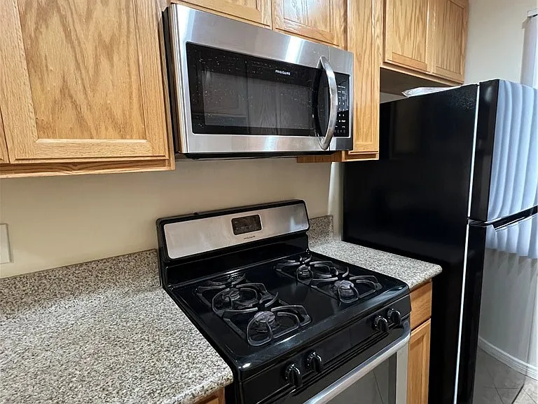 535 E Hazel St #4 — Photo 7
