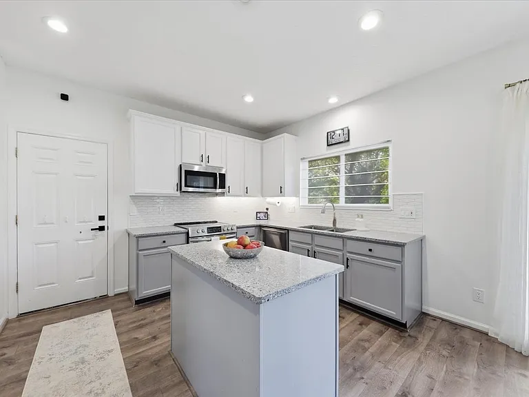 5920 Thornberry Ct — Photo 17