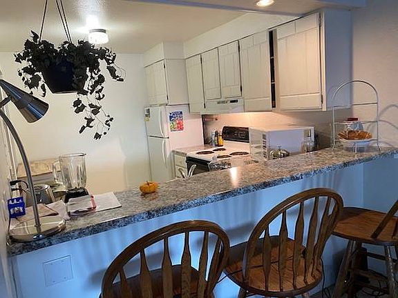 3rd image of 805 29th St APT 408