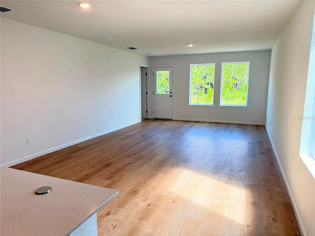 3 bed, 2.0 bath, 1424 sqft, $2,150 — Photo 4