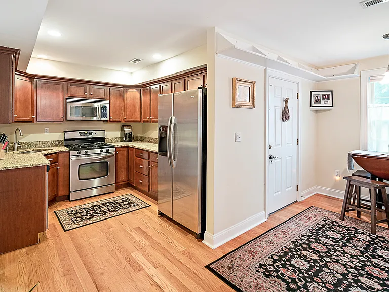 405 E 3rd St #2 — Photo 5