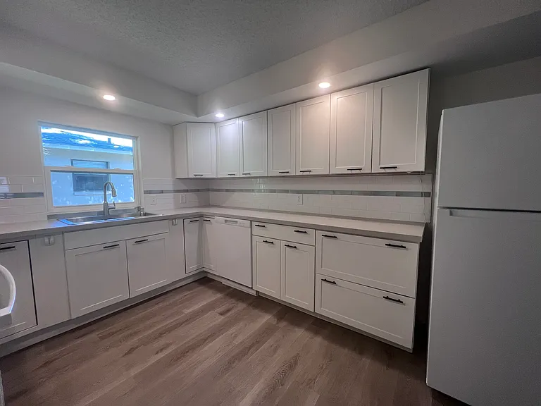 2563 Temple St — Photo 7