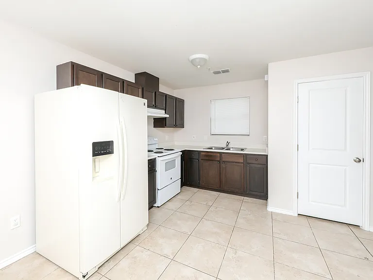 2601 Lomas Del Sur Blvd — Photo 8