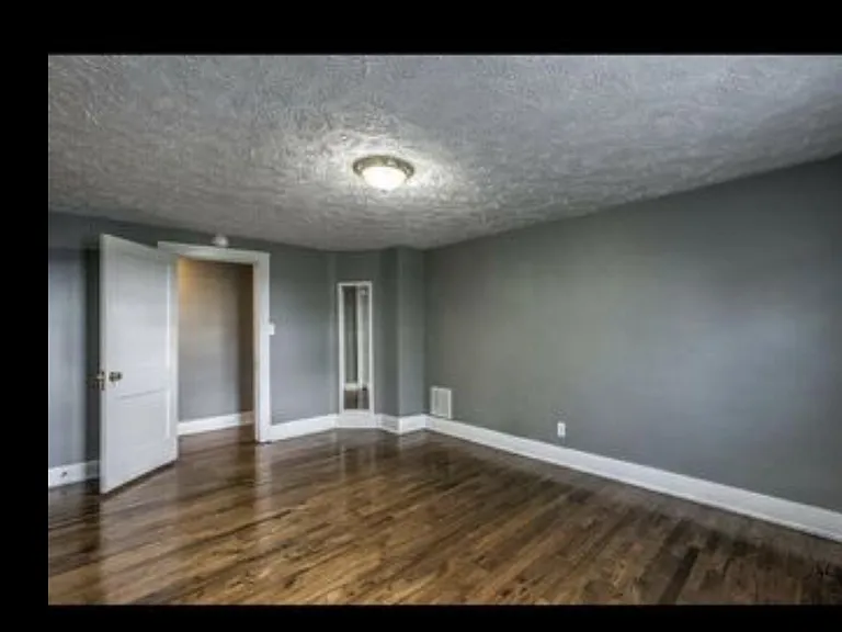 4664 Woolworth Ave — Photo 4
