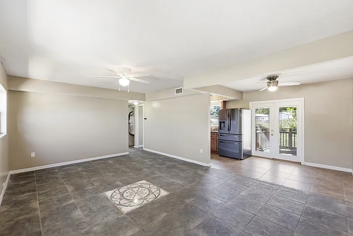 1107 Jamela Dr — Photo 2