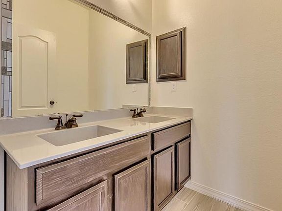 3rd image of 13559 Everingham St