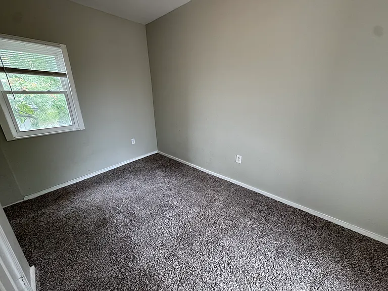 500 E Mechanic St — Photo 5