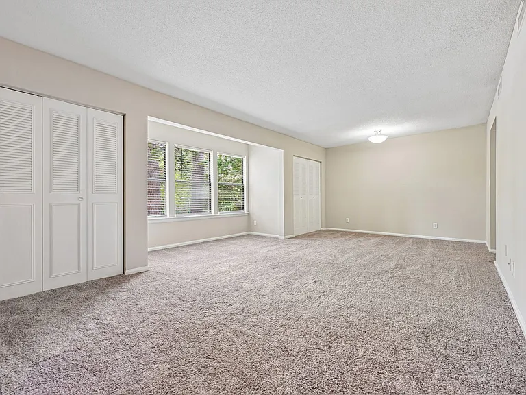 Lynnwood Park — Photo 28