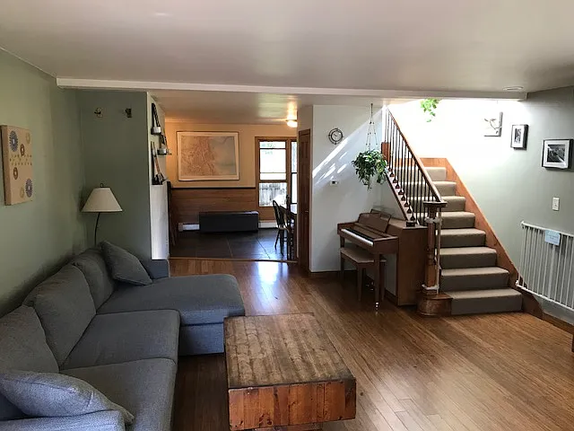 909 Wheel Cir — Photo 2