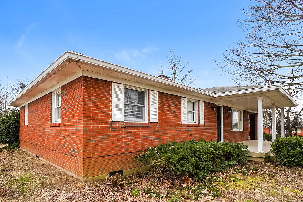 3 bed, 1.5 bath, 1218 sqft, $1,725 — Photo 4
