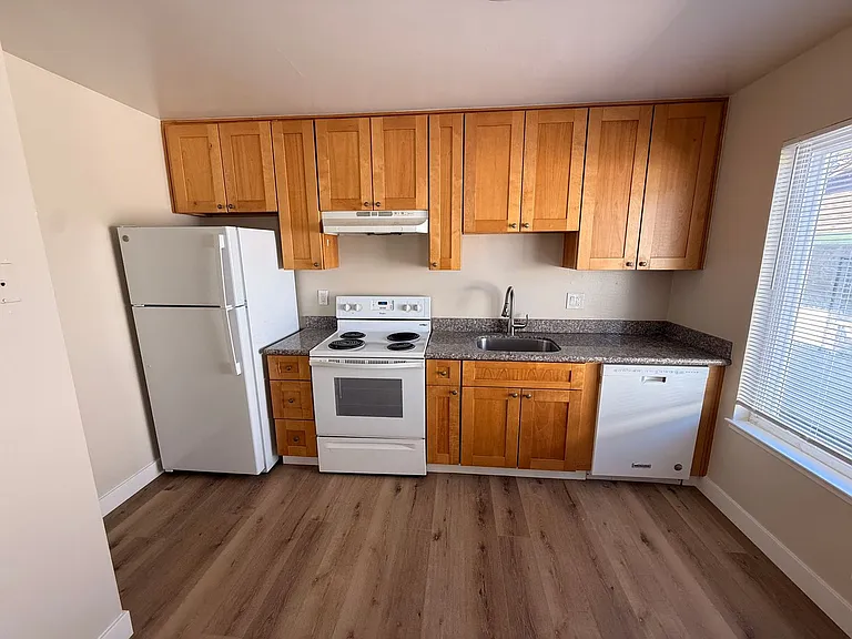 1132 Capuchino — Photo 3