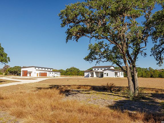 4th image of 925 Clearwater Canyon
