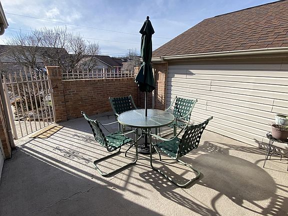 2nd image of 504 Floriade Way