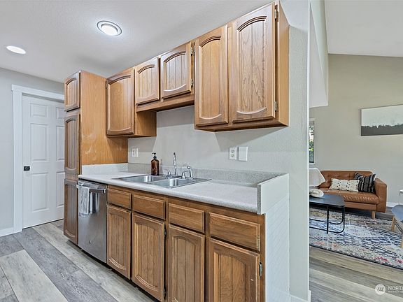 5th image of 19119 Ballinger Way NE #201