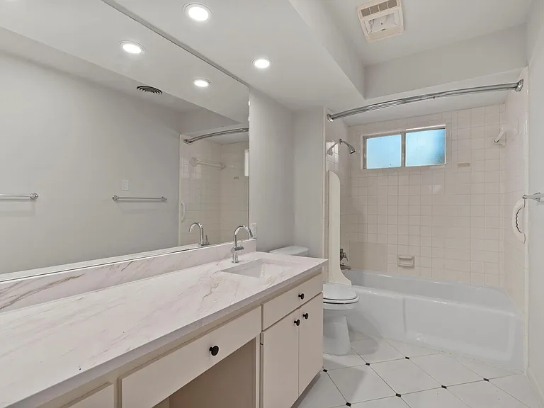 365 Piney Point Rd — Photo 15