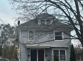 527 Jackson St, Aurora, IL 60505