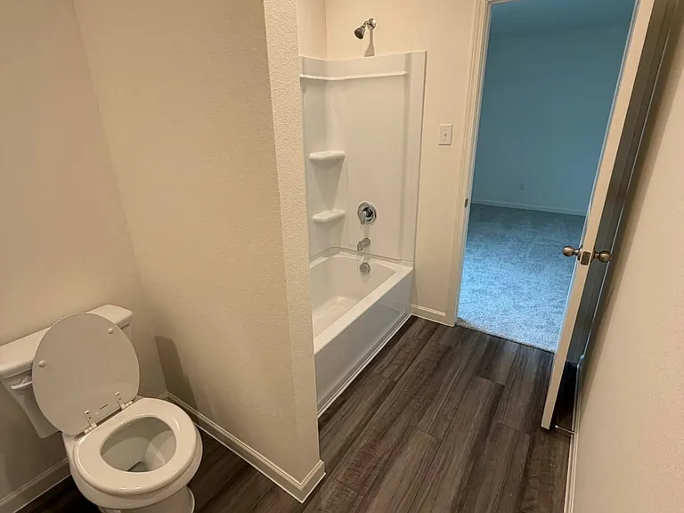 400 Portsmouth Dr — Photo 16
