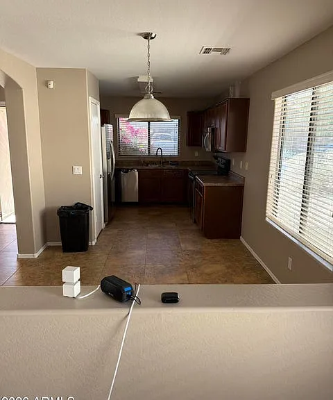 816 W Mid Way — Photo 5
