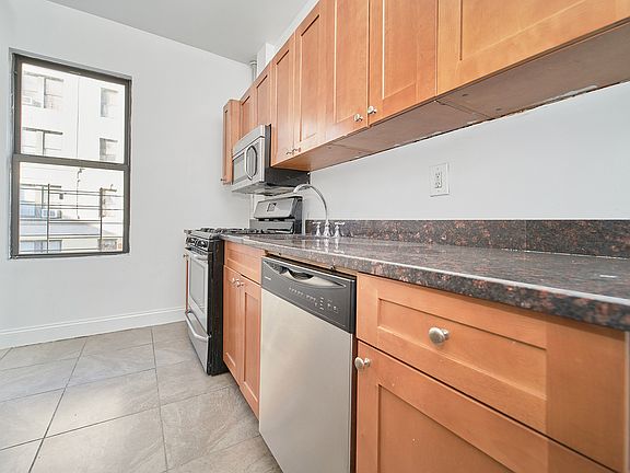 5th image of 370 Fort Washington Ave #204