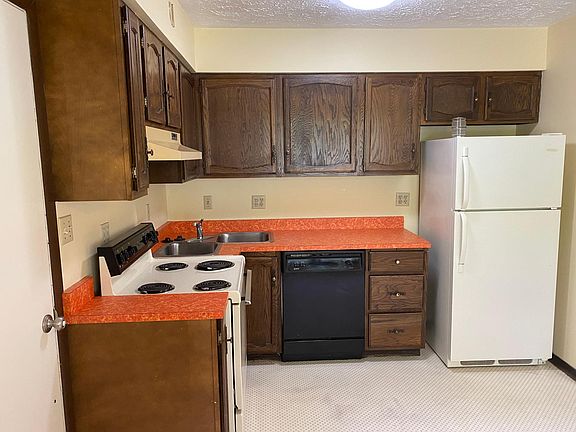 Eat in kitchen with direct access to garage.
