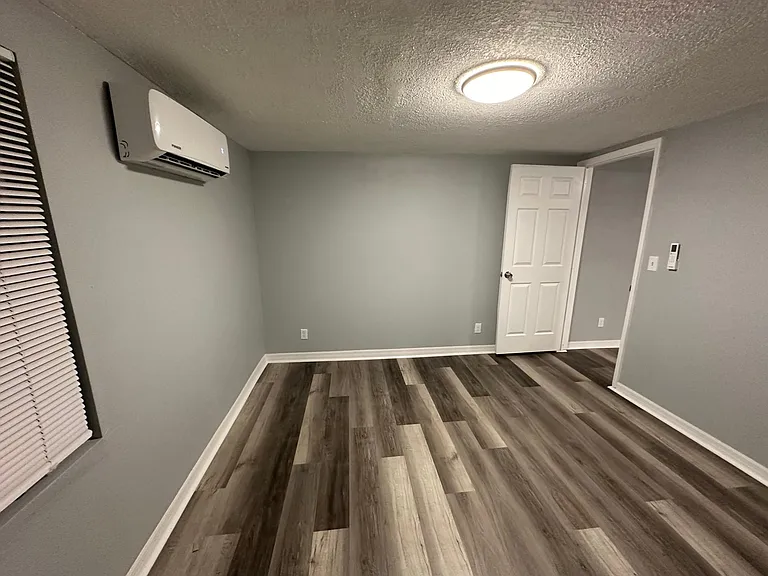 2435 Edwin St NE #4 — Photo 4
