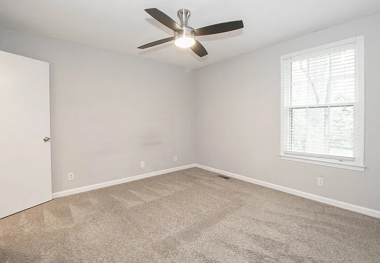398 Louise Ln — Photo 9