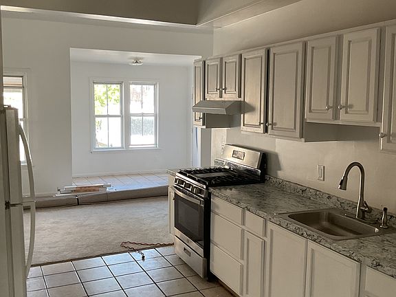 2nd image of 5 Gould Pl APT 1