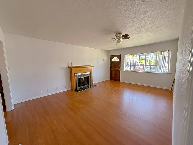 2641 Acorn St — Photo 3