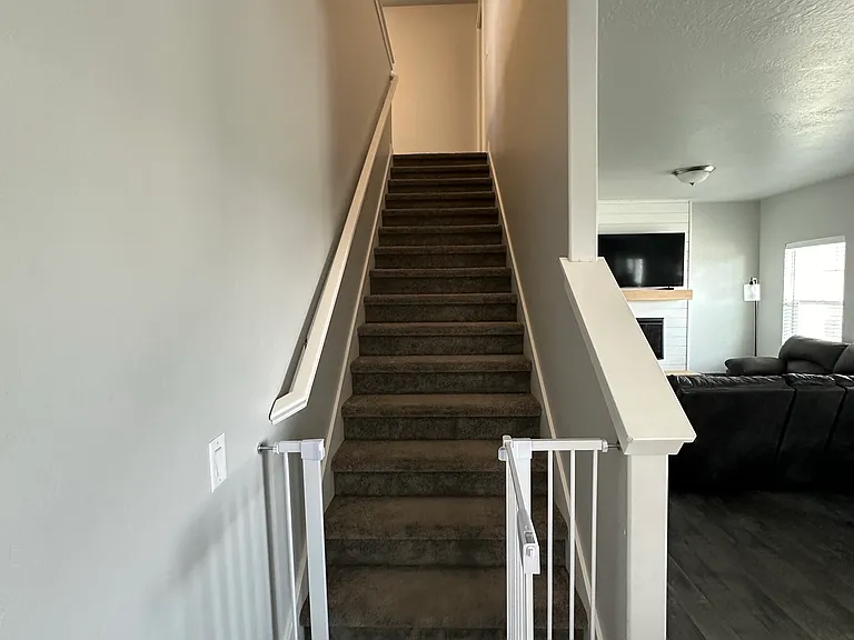 2215 W Bluebird Dr — Photo 8