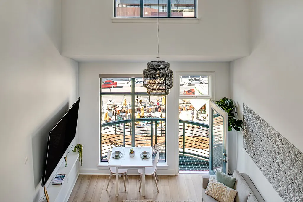 Building Photo - 115 E Park Ave E #411