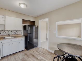 17 S Bartlett Rd, Streamwood, IL 60107