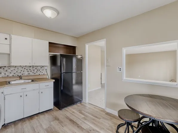 17 S Bartlett Rd, Streamwood, IL 60107