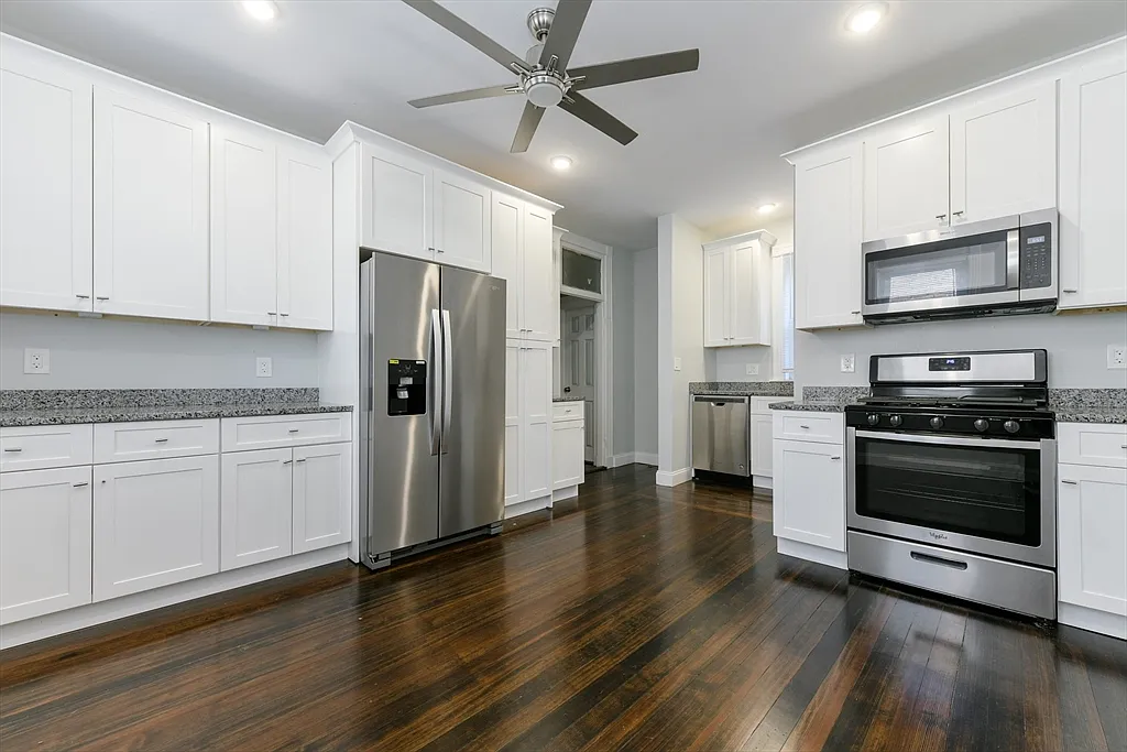4 bed, 2.0 bath, 1400 sqft, $3,200 — Photo 1