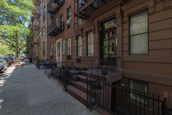 Rented by Bond New York | media 31