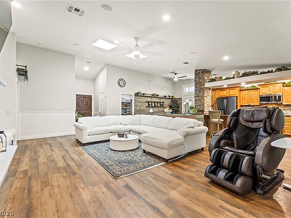 5th image of 207 S White Cloud Cir