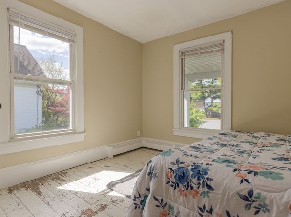 69 E Maple Ave