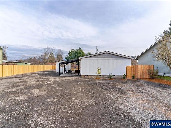 4th image of 2681 Birch St