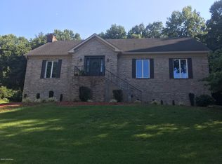 1900 Venetian Ct, Louisville, KY 40214