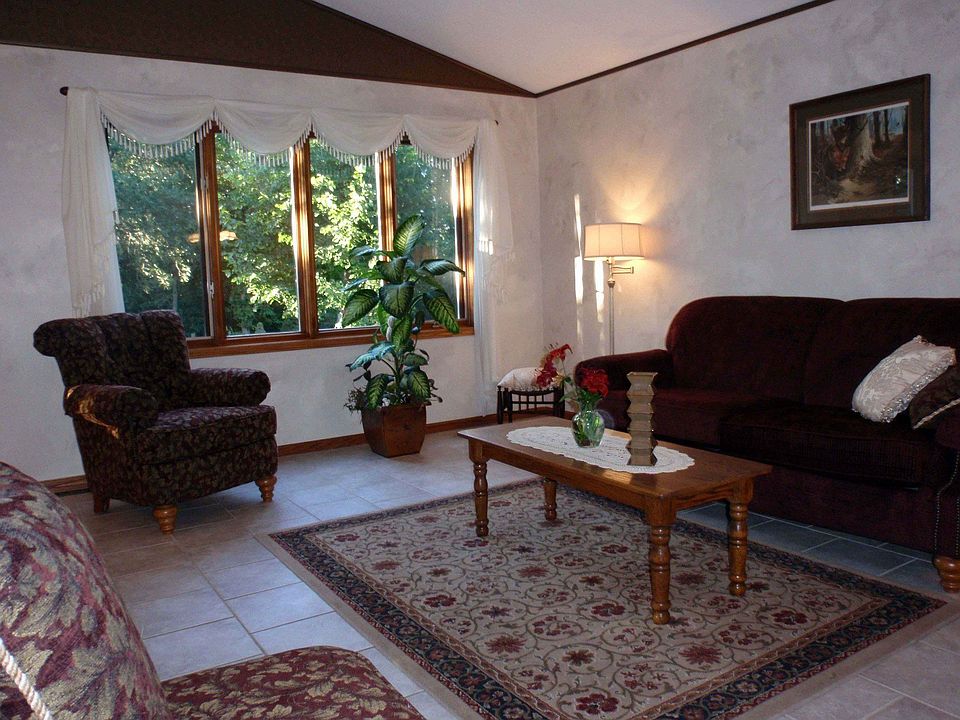 Vaulted Ceiling LR